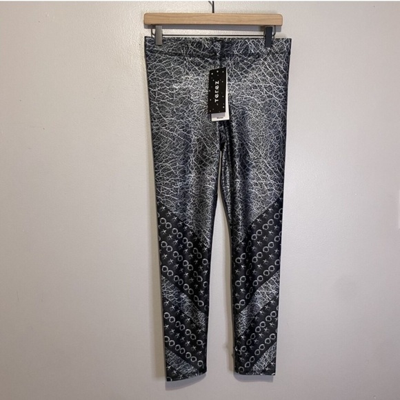 Terez NWTcropped Black Gray Stretch Metal Star Print Leggings Pants Size XS - Picture 1 of 3